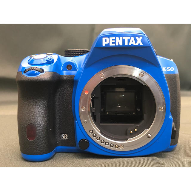 PENTAX(ペンタックス)のPENTAX K-50 ブルー APS-C デジタル一眼レフカメラ スマホ/家電/カメラのカメラ(デジタル一眼)の商品写真