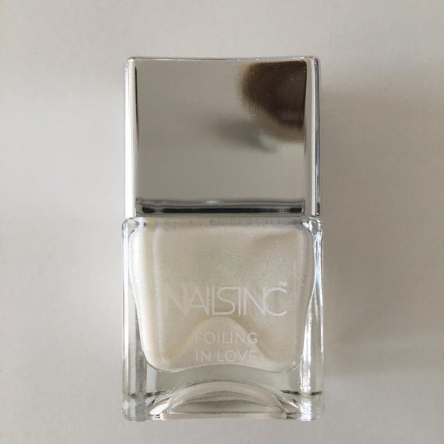 ネイルズインク ホイリング イン ラブ ムーン ブーツ 白ラメnailsinc  コスメ/美容のネイル(マニキュア)の商品写真