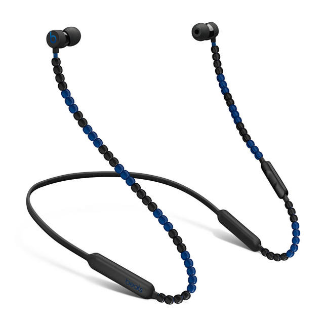 beats × sacai Earphone black blue