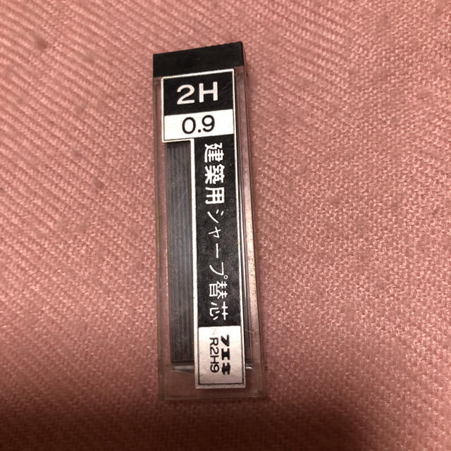 ライオン電動消しゴム用替ゴムと、シャープ芯2Ｈ 0.9 インテリア/住まい/日用品の文房具(消しゴム/修正テープ)の商品写真