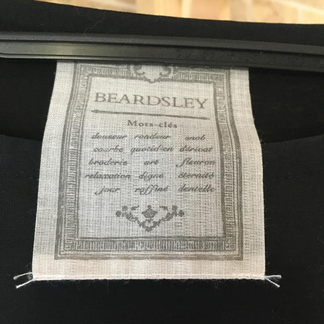 BEARDSLEY(ビアズリー)のビアズリー　黒　トップス レディースのトップス(カットソー(長袖/七分))の商品写真