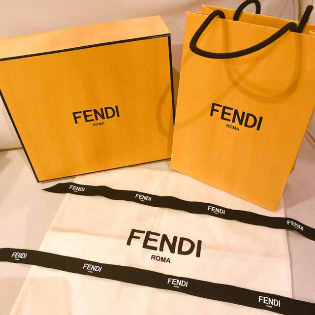 FENDI(フェンディ)の【正規品】FENDI ボックス ショップバッグ リボン 布袋 セット レディースのバッグ(ショップ袋)の商品写真