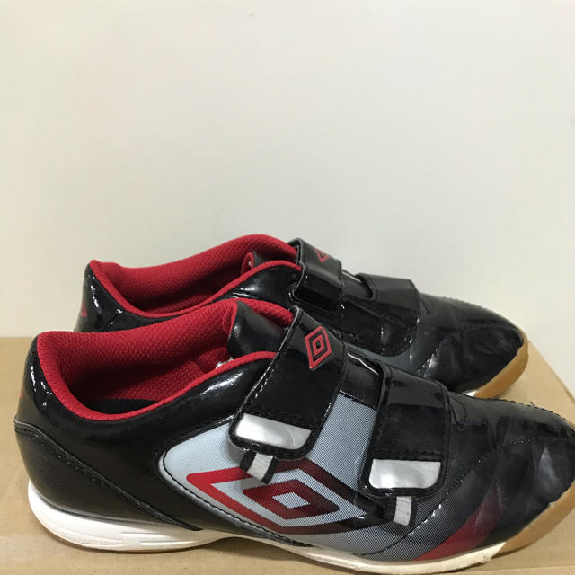 UMBRO(アンブロ)のUMBROシューズ黒☆20センチ キッズ/ベビー/マタニティのキッズ靴/シューズ(15cm~)(スニーカー)の商品写真