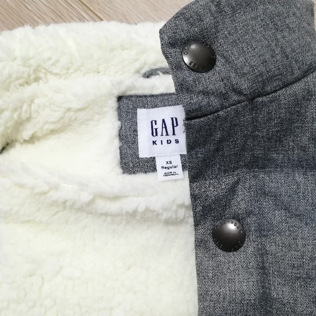 GAP Kids(ギャップキッズ)のGAPkids 中綿ダウンベスト　110　少し大きめ キッズ/ベビー/マタニティのキッズ服男の子用(90cm~)(ジャケット/上着)の商品写真