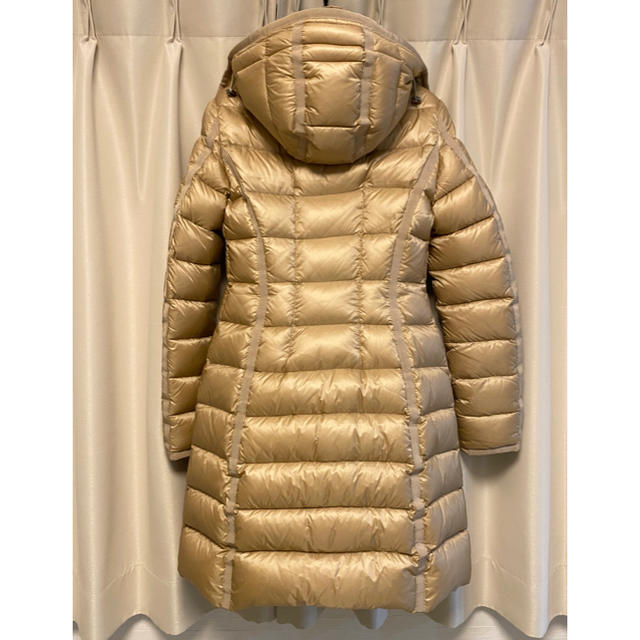 MONCLER(モンクレール)の【Paul様専用】MONCLER エルミンヌ【00 シャンパンゴールド】 レディースのジャケット/アウター(ダウンコート)の商品写真