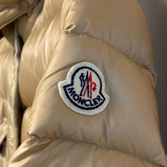 MONCLER(モンクレール)の【Paul様専用】MONCLER エルミンヌ【00 シャンパンゴールド】 レディースのジャケット/アウター(ダウンコート)の商品写真