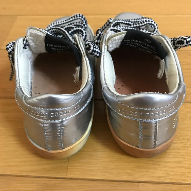 GOLDEN GOOSE(ゴールデングース)のゴールデングース キッズ スニーカー 15cm イタリア製 24 箱あり キッズ/ベビー/マタニティのキッズ靴/シューズ(15cm~)(スニーカー)の商品写真