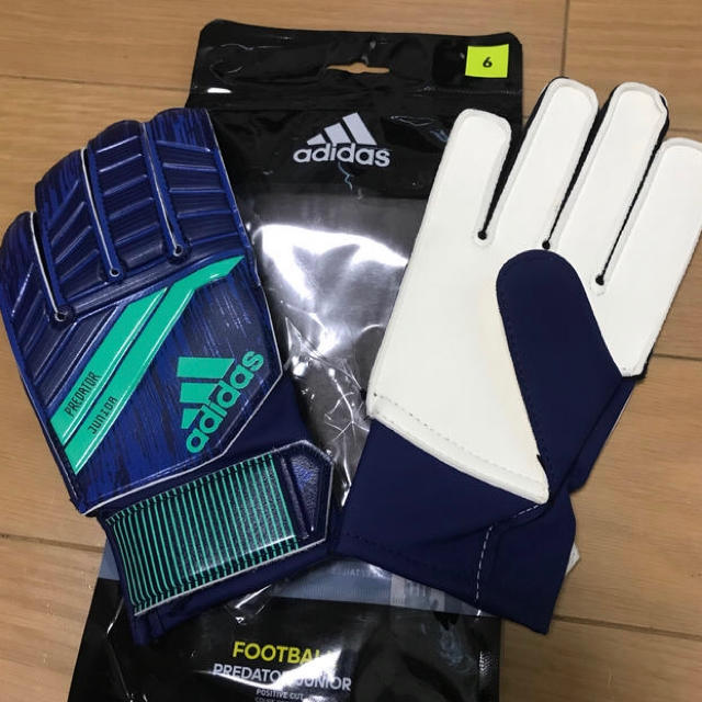 adidas(アディダス)のサッカー　ゴールキーパー  グローブ　Jr. 6号　少年　GK アディダス　 スポーツ/アウトドアのサッカー/フットサル(その他)の商品写真