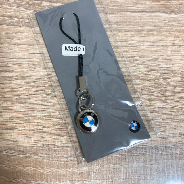 BMWのストラップ スマホ/家電/カメラのスマホアクセサリー(ストラップ/イヤホンジャック)の商品写真