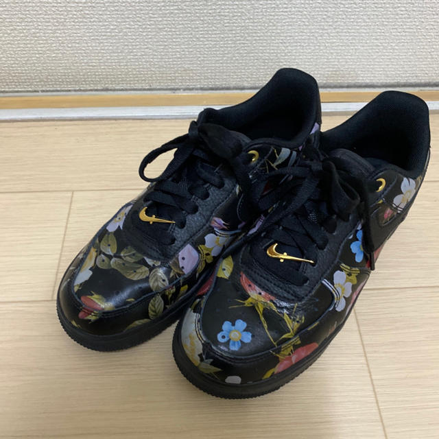 NIKE AIR FORCE 1 フローラルスニーカー