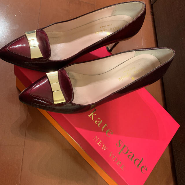 kate spade new york(ケイトスペードニューヨーク)のケイトスペード  赤　パンプス レディースの靴/シューズ(ハイヒール/パンプス)の商品写真