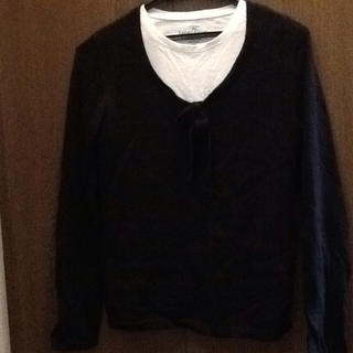 アーヴェヴェ(a.v.v)の黒セーター(ニット/セーター)