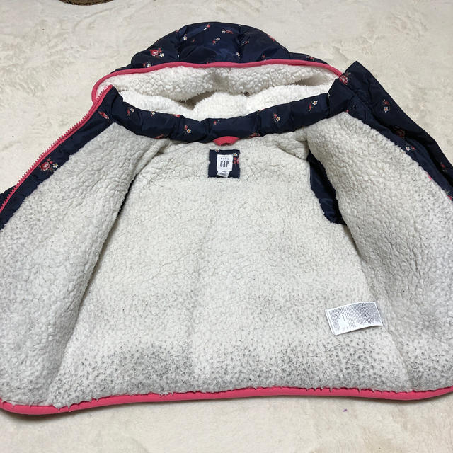 GAP(ギャップ)のGAP キッズ 中綿ジャケット キッズ/ベビー/マタニティのキッズ服女の子用(90cm~)(ジャケット/上着)の商品写真