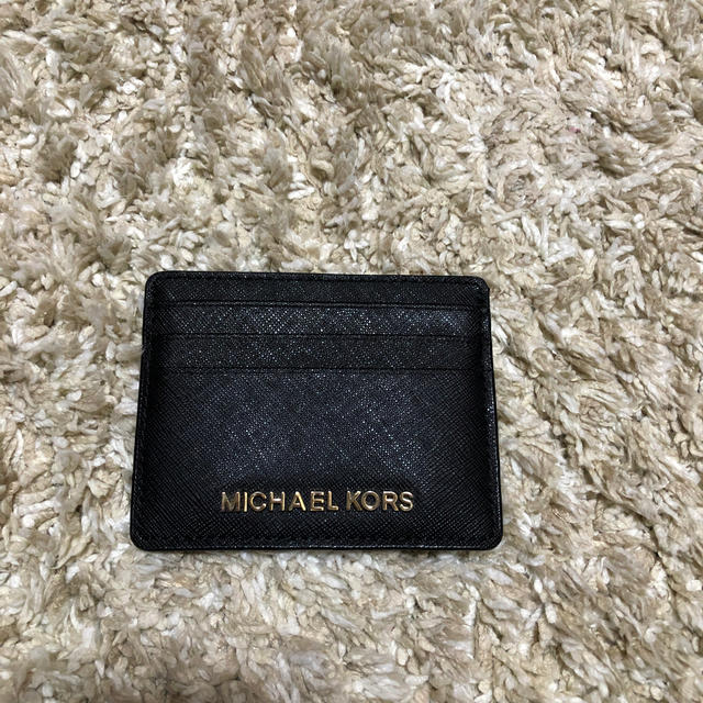 Michael Kors(マイケルコース)のMICHEAL KORS パスケース レディースのファッション小物(名刺入れ/定期入れ)の商品写真