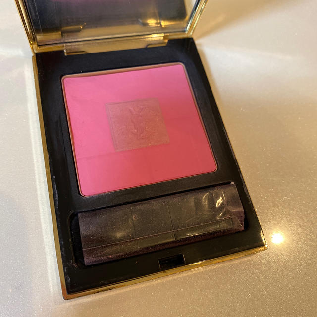 Yves Saint Laurent Beaute(イヴサンローランボーテ)のイヴ・サンローランチーク コスメ/美容のベースメイク/化粧品(チーク)の商品写真