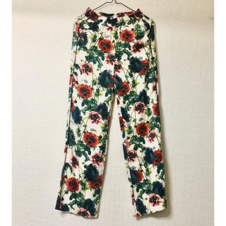 エイチアンドエム(H&M)の美品！H&Mボタニカル花柄パンツ(カジュアルパンツ)