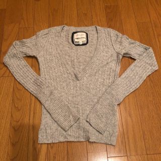 アバクロンビーアンドフィッチ(Abercrombie&Fitch)のアバクロ　カシミヤ　グレー　セーター　M(ニット/セーター)