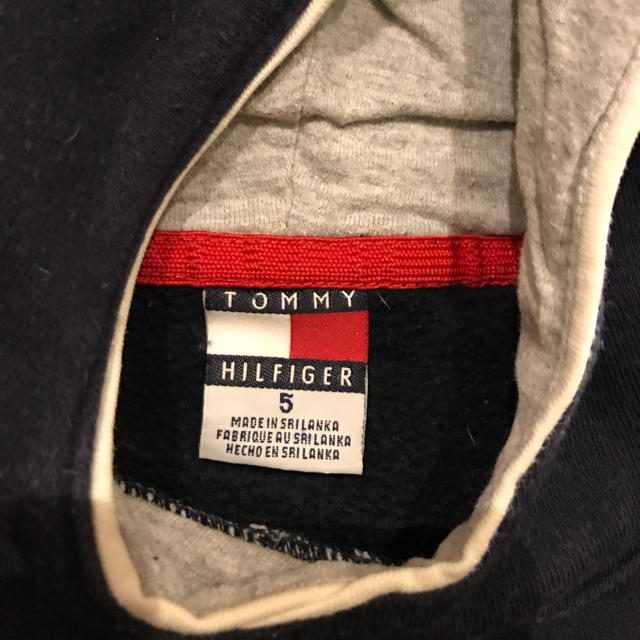 TOMMY HILFIGER(トミーヒルフィガー)のTOMMY HILFIGER パーカー　サイズ5（110cm） キッズ/ベビー/マタニティのキッズ服男の子用(90cm~)(Tシャツ/カットソー)の商品写真