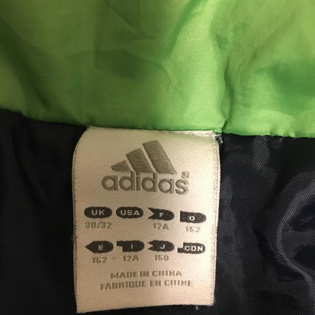 adidas(アディダス)のアディダス ダウン キッズ/ベビー/マタニティのキッズ服男の子用(90cm~)(ジャケット/上着)の商品写真