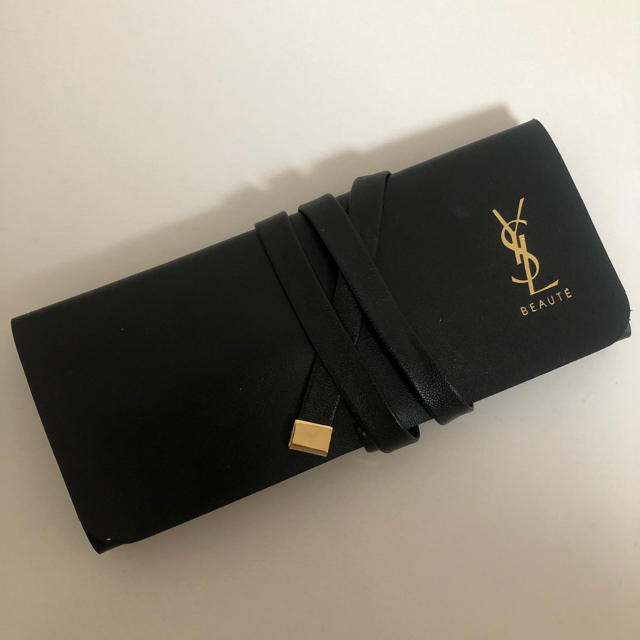 Yves Saint Laurent Beaute(イヴサンローランボーテ)の《新品未使用》YSL メイクブラシ コスメ/美容のベースメイク/化粧品(その他)の商品写真