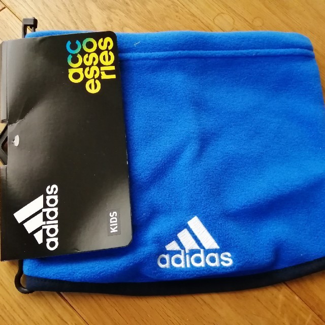 adidas(アディダス)の新品　アディダス　ネックウォーマー キッズ/ベビー/マタニティのこども用ファッション小物(マフラー/ストール)の商品写真