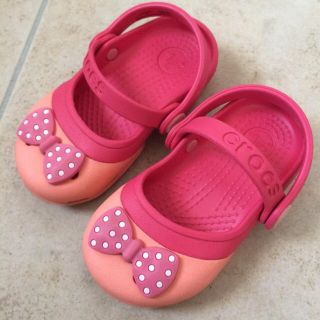 クロックス(crocs)のクロックス♡リボン付きサンダル(サンダル)