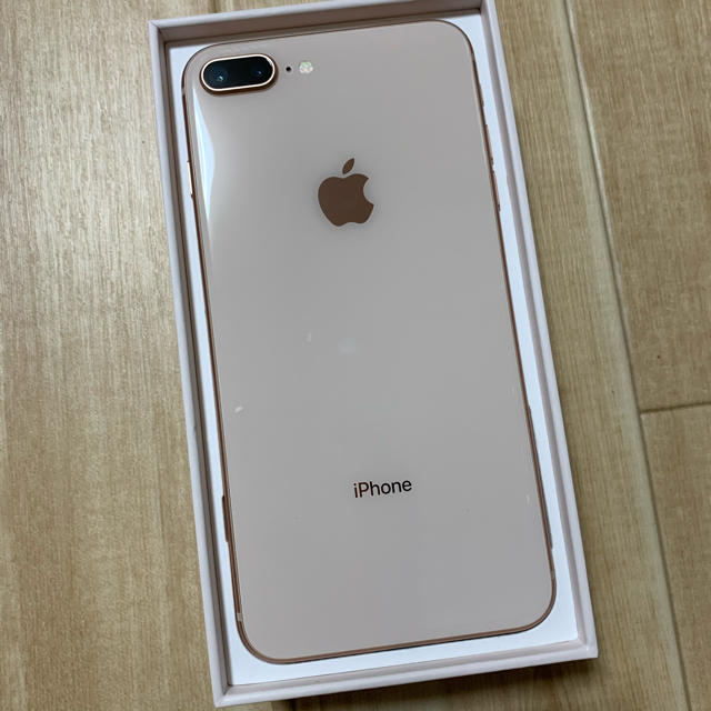 Apple(アップル)のiPhone 8plus gold 64GB simフリー スマホ/家電/カメラのスマートフォン/携帯電話(スマートフォン本体)の商品写真