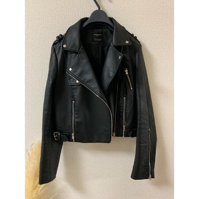 ZARA(ザラ)のZARA ザラ　フェイクレザー　ライダースジャケット　ブラック　M レディースのジャケット/アウター(ライダースジャケット)の商品写真