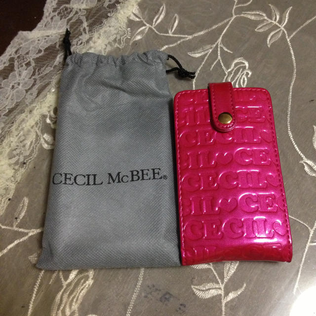 CECIL McBEE(セシルマクビー)のCECILMCBEE★iPhoneケース レディースのファッション小物(ポーチ)の商品写真