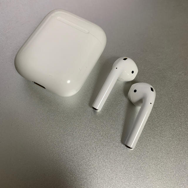 Apple(アップル)のApple AirPods スマホ/家電/カメラのオーディオ機器(ヘッドフォン/イヤフォン)の商品写真