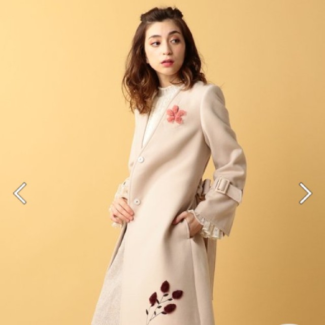 MIIA(ミーア)のミーア 刺繍 コート MIIA レディースのジャケット/アウター(毛皮/ファーコート)の商品写真