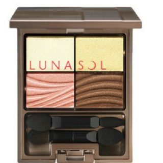 ルナソル(LUNASOL)のLUNASOL  限定未使用アイシャドウポーチ付き(アイシャドウ)