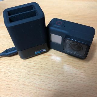 ゴープロ(GoPro)のGoPro hero7 ブラック　充電器つき(ビデオカメラ)