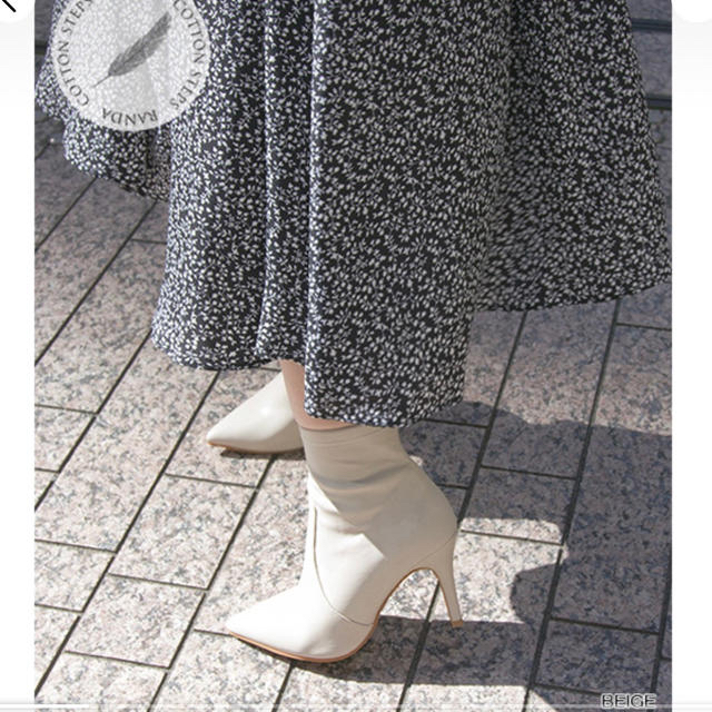 RANDA(ランダ)のRANDA♡ ポインテッドトゥストレッチショートブーツ レディースの靴/シューズ(ブーツ)の商品写真