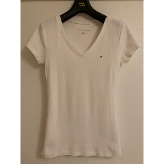 TOMMY HILFIGER(トミーヒルフィガー)のTOMMY HILFIGER♡Tシャツ Vネック 白 レディースのトップス(Tシャツ(半袖/袖なし))の商品写真