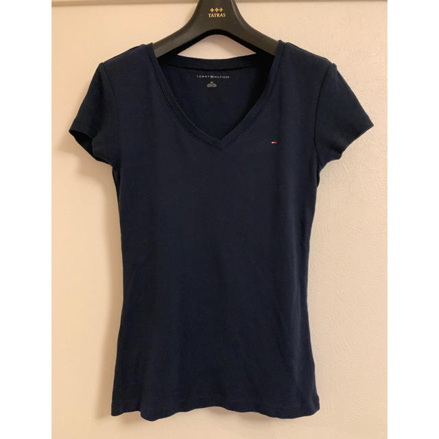 TOMMY HILFIGER(トミーヒルフィガー)のTOMMY HILFIGER♡Tシャツ Vネック ネイビー レディースのトップス(Tシャツ(半袖/袖なし))の商品写真