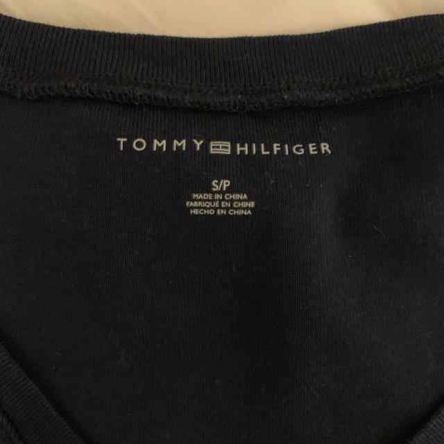 TOMMY HILFIGER(トミーヒルフィガー)のTOMMY HILFIGER♡Tシャツ Vネック ネイビー レディースのトップス(Tシャツ(半袖/袖なし))の商品写真