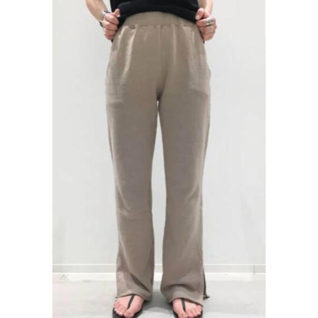 L'Appartement DEUXIEME CLASSE(アパルトモンドゥーズィエムクラス)のGOOD GRIEF SWEAT PANTS ベージュ★36 レディースのパンツ(カジュアルパンツ)の商品写真