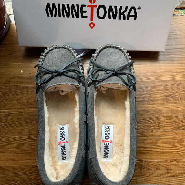 Minnetonka(ミネトンカ)の新品❣️未使用❣️ミネトンカ　24cm グレー レディースの靴/シューズ(スリッポン/モカシン)の商品写真