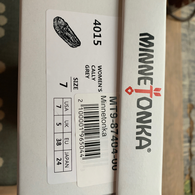 Minnetonka(ミネトンカ)の新品❣️未使用❣️ミネトンカ　24cm グレー レディースの靴/シューズ(スリッポン/モカシン)の商品写真