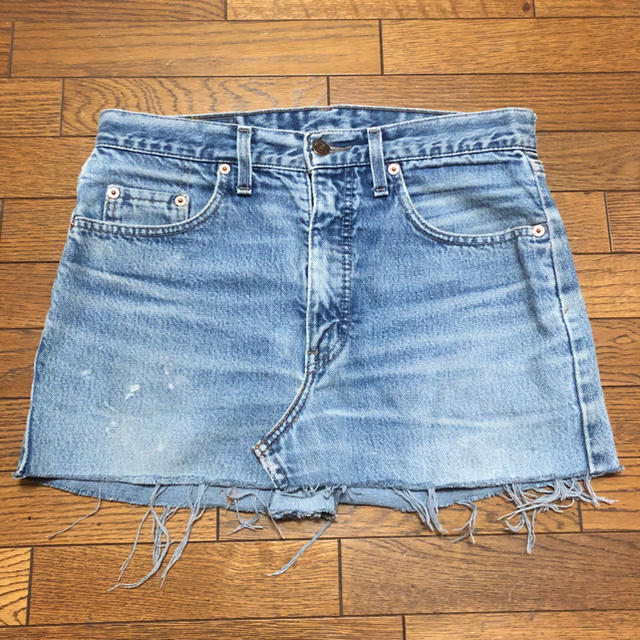 Levi's(リーバイス)のLevi's リーバイス　リメイク　デニム　スカート　切りっぱなし　ウォッシュ レディースのスカート(ミニスカート)の商品写真