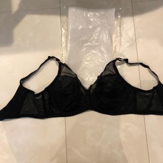 ダイアナ(DIANA)のダイアナのブラジャーです。頂きましたが大き過ぎて付けれません。新品未使用です！(ブラ)