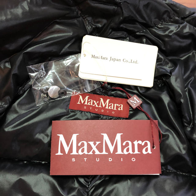 Max Mara(マックスマーラ)のマックスマーラ　軽量ダウン　サイズ38 新品未使用 レディースのジャケット/アウター(ダウンジャケット)の商品写真