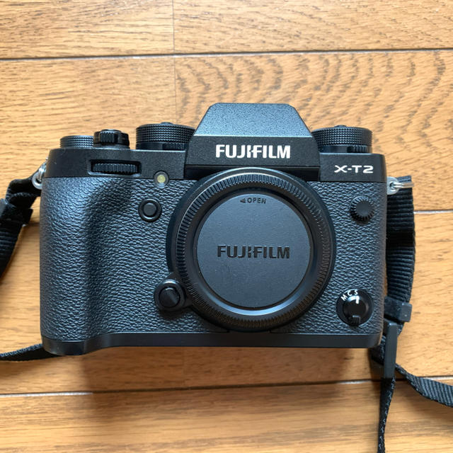 富士フイルム(フジフイルム)のFUJIFILM xt2 スマホ/家電/カメラのカメラ(ミラーレス一眼)の商品写真