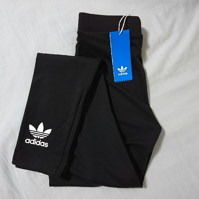 adidas(アディダス)の新品S～Mサイズ【adidasOriginals】トレフォイルレギンス レディースのレッグウェア(レギンス/スパッツ)の商品写真