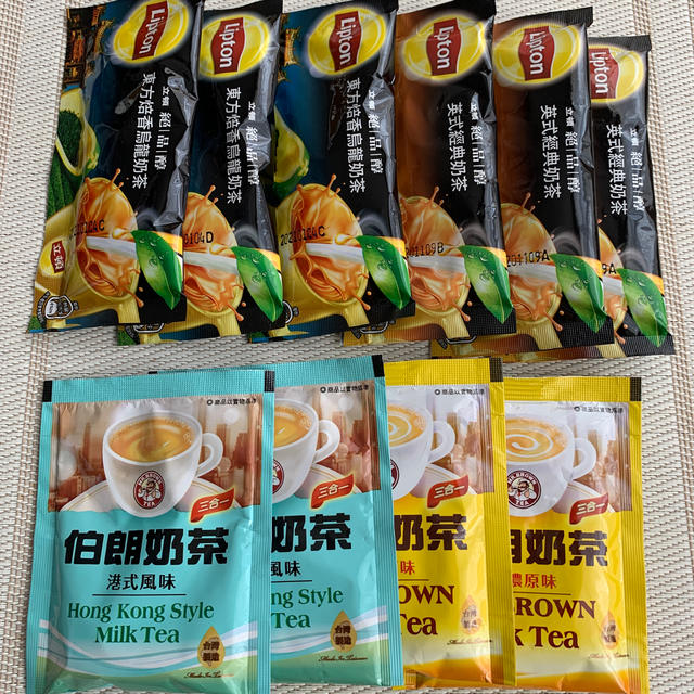 台湾 リプトン & 伯朗奶茶 三合一 飲み比べセット 食品/飲料/酒の飲料(茶)の商品写真