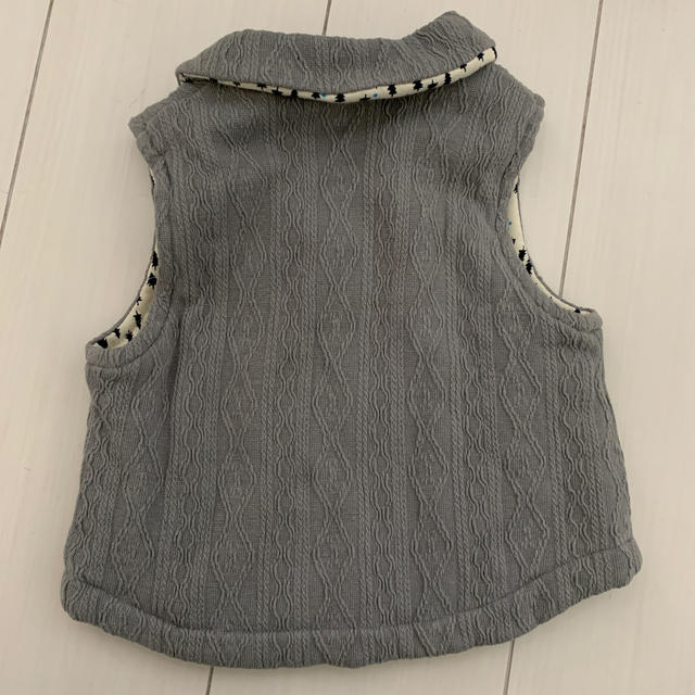 未使用　ケーブル柄グレーベスト キッズ/ベビー/マタニティのキッズ服男の子用(90cm~)(ジャケット/上着)の商品写真