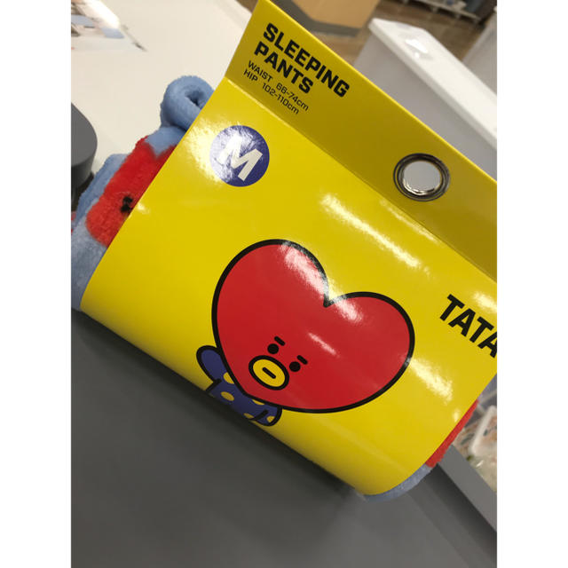 防弾少年団(BTS)(ボウダンショウネンダン)の最新商品【TATA】 Mサイズ〜BT21〜防弾少年団もこもこルームパンツ エンタメ/ホビーのタレントグッズ(アイドルグッズ)の商品写真