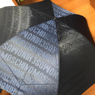 モスキーノ(MOSCHINO)の値下げ 未使用 折り畳み傘 60センチ(傘)