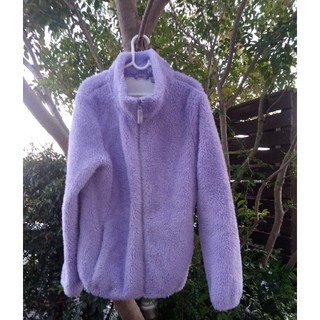 ユニクロ(UNIQLO)のユニクロ　フワフワ♡紫　フリース　サイズ150(ジャケット/上着)